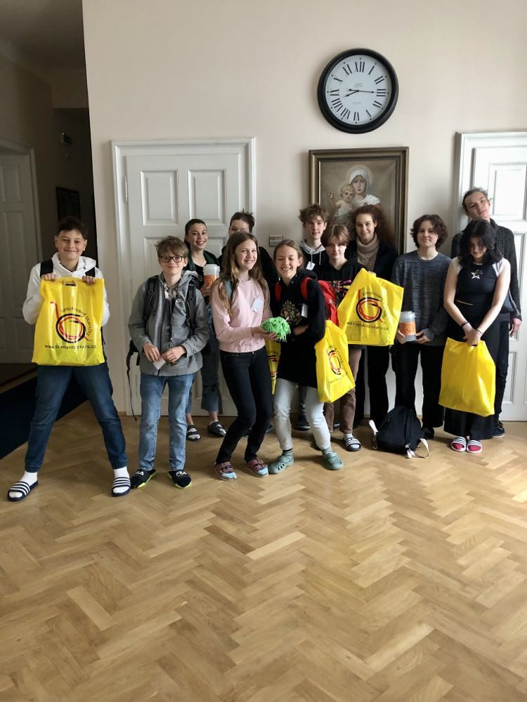 Dobročinná sbírka Zasukovaná tkanička