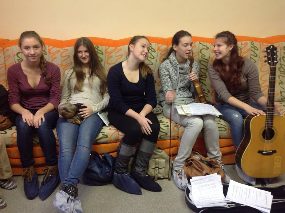 Pomáháme s přípravou vánoční besídky v denním stacionáři Pivoňka v Prostějově (2013)